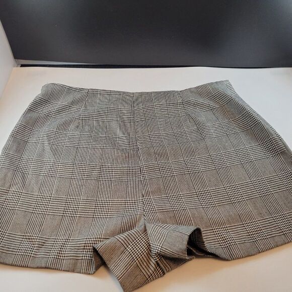 WOMEN"S FOREVER 21 SIDE ZIP CLOSURE SHORT - Picture 7 of 16